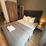 Jon's 2 Apartment *