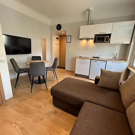 Jon's 2 Apartment *